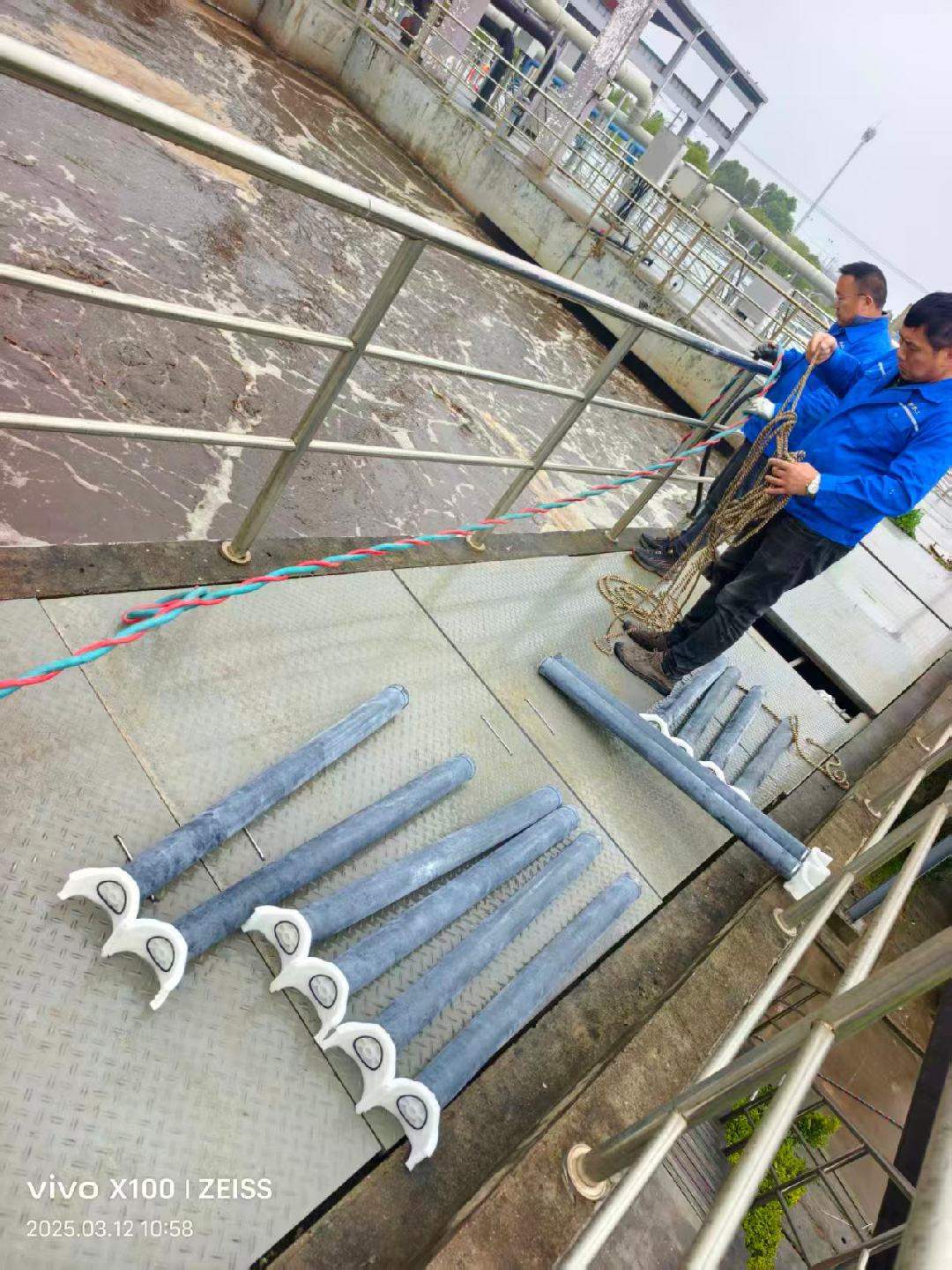 污水处理厂曝气管更换施工