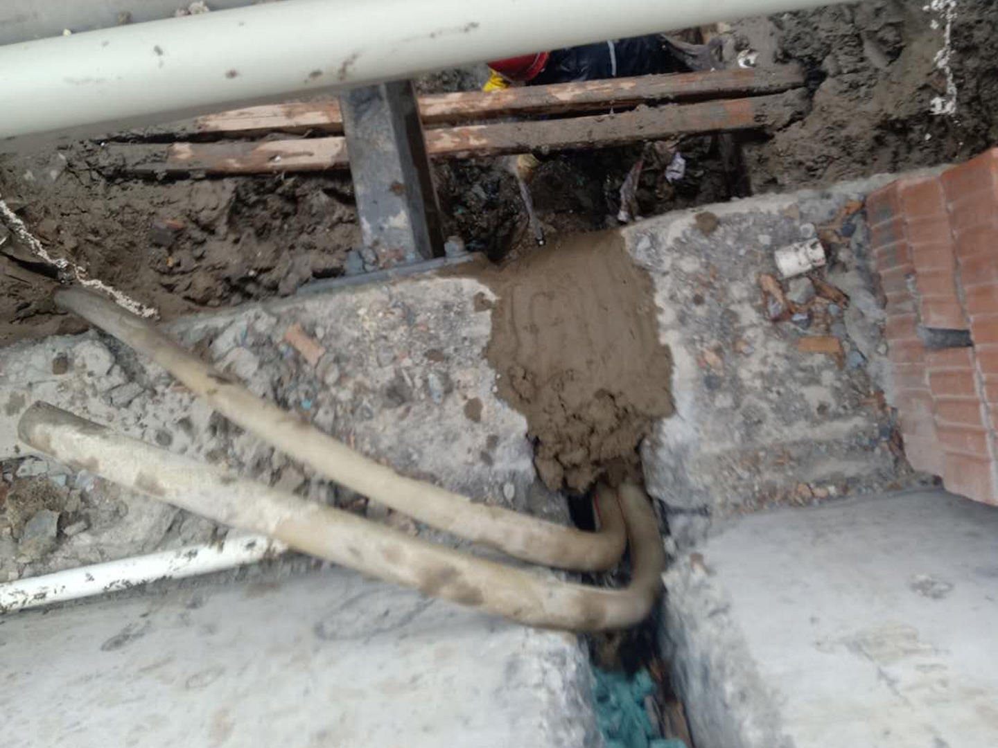 浙江翁垟污水处理厂伸缩缝堵漏