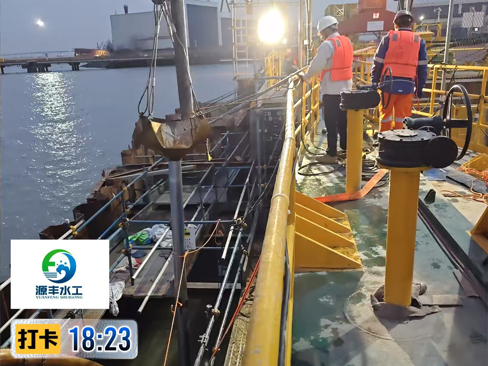 船厂坞门水下打加固